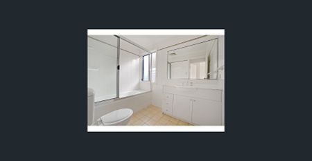 Bright and Airy Three Bedroom Townhouse - Photo 5