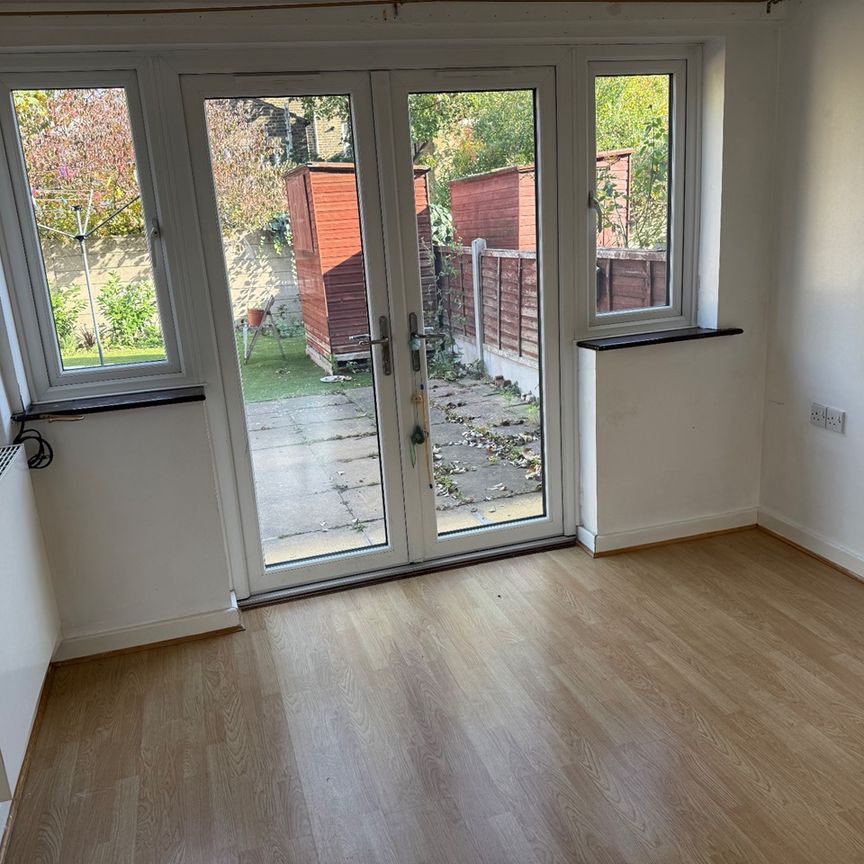 3 Bed Terraced House, Birch Grove, E11 - Photo 1