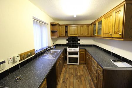 Meadow Court, Townville, Castleford - Photo 5