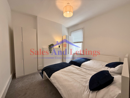 3 bedroom maisonette to rent - Photo 4