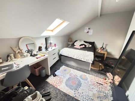 28 Richmond Mount, Leeds, LS6 1DF - Photo 3