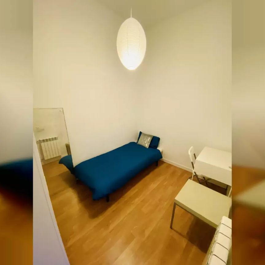 Room in a shared 5-bedroom apartment for rent in Justicia, perfect for professionals - Foto 1