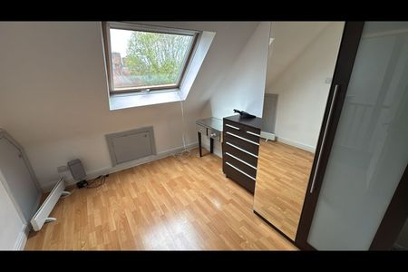 Room in a Shared House, Fitzneal Street, W12 - Photo 3