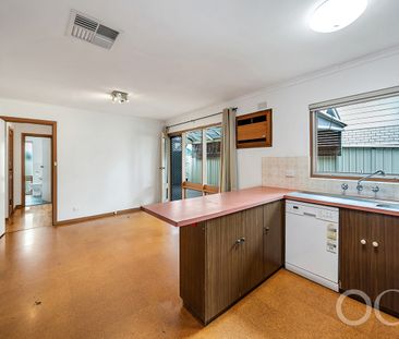 Open the Door to Family-Sized Comfort in a Quiet Netley Haven - Photo 3