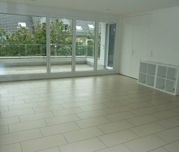 Moderne helle 4.5-Zimmer-Wohnung an zentraler Lage - Photo 2