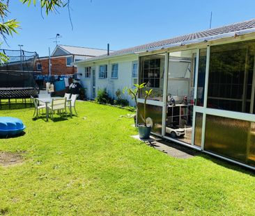 Property Management19B Bracken Avenue, Takapuna - House for Rent - Photo 3