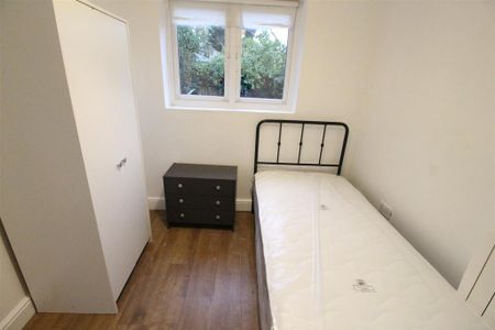 3 bedroom apartment to rent - Photo 3