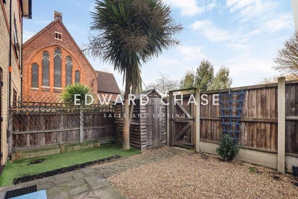 2 bedroom ground floor flat to rent - Photo 1