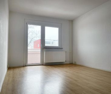 Familienfreundliche 4-Raum-Wohnung mit sonnigem Balkon - Photo 2