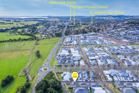 Spacious 4 Bedroom Family Home In Great Location - Photo 5