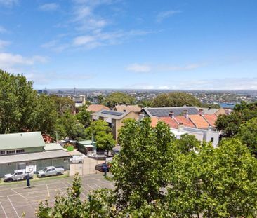 2 Bedroom Apartment in the Heart of North Sydney - Photo 3