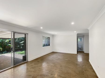 Spacious Home in a Prime Mullumbimby Location (Electricity Included) - Photo 2