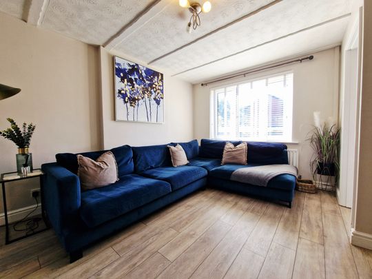 Larchwood, Preston - Photo 1