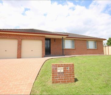 FAMILY HOME CLOSE TO LOCAL AMENITIES! - Photo 3