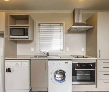 Apartment with easy walk to city centre - Photo 4