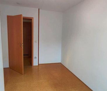 3 ZKB in Ingolstadt-Hollerstauden mit Balkon, Stellplätzen, EBK - Foto 1