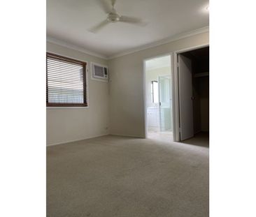 *4-Bedroom Family Home for Rent in Moranbah, QLD** - Photo 4