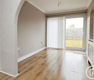 2 bedroom end of terrace house to rent - Photo 1