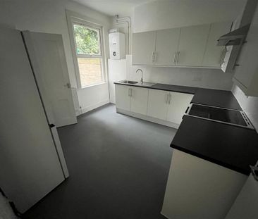 3 bedroom end of terrace house to rent - Photo 1