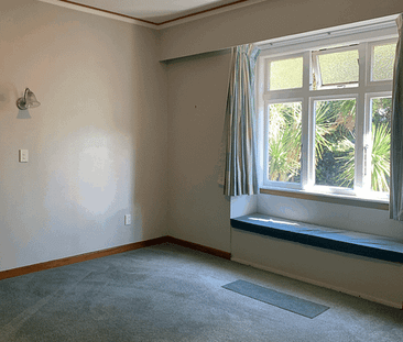 Charming 2BR Kelburn Home - Photo 2