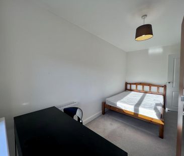 5 bedroom mews to rent - Photo 3