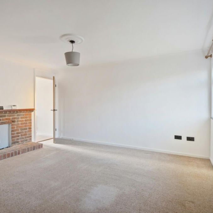 3 Bed Terraced House, Plover Close, SO16 - Photo 1