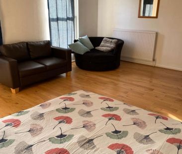 Room in a Shared Flat, Kingsridge, SW19 - Photo 1