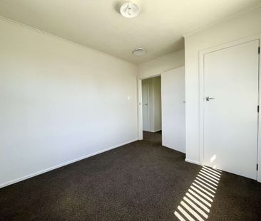 Cozy on Cracroft - Photo 5