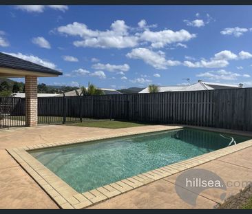 LARGE FAMILY HOME WITH POOL IN GREAT CONDITION - Photo 2