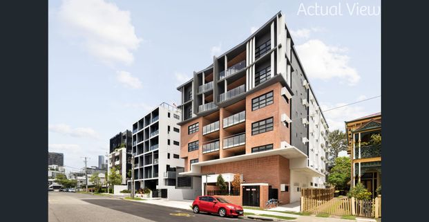 Luxury apartment located in State High School Catchment - Photo 1