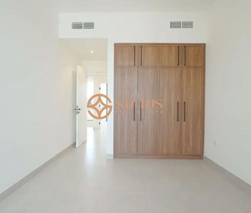 Ready to Move-in | Ideal Family Living + maid room - Photo 3