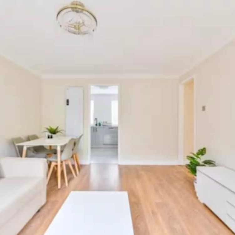 2 Bed Flat, Belgrave Court, SW8 - Photo 1