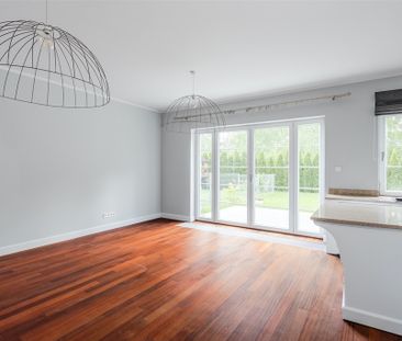 Funkcjonalny dom w sąsiedztwie Lasu Kabackiego - Zdjęcie 2