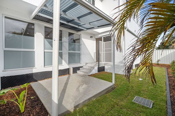 Stunning Four Bedroom Townhouse - Photo 1