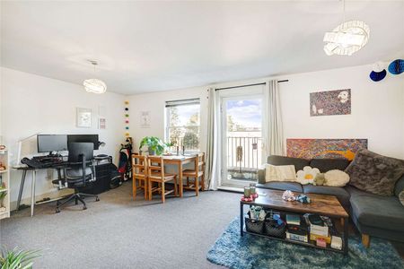 Lavender Hill, London, SW11 5RW - Photo 3