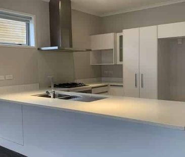 Hobsonville, 4 Bedrooms, $990 - Photo 2