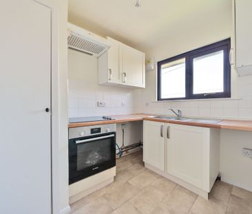 10, Saunders Way - Photo 4