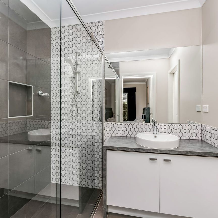 13 Daisy Street, Huntly, Vic 3551 - Photo 1