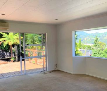 Three bedroom home with city views - Photo 4