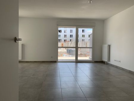 Location Appartement 3 pièces 60m² - Photo 2