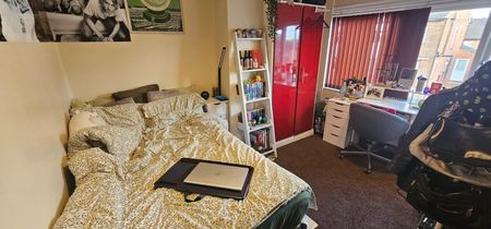 5 Bed - 3 Ash Gardens, Headingley, Leeds - LS6 3LD - Student - Photo 2