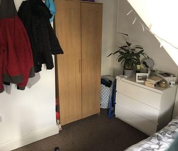 3 bedroom flat to rent - Photo 4