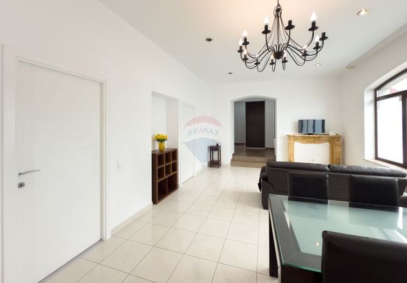 Apartament spatios in zona Facultatii de Litere - Fotografie 1