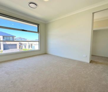 Sophisticated Family Living in a Prime Cul-de-Sac Location - Photo 2