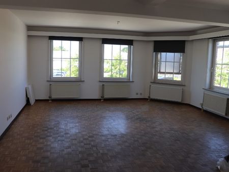 Centraal gelegen duplexappartement op 1e en 2eV met 3 SLK, dakterras & mogelijk garage - Photo 5