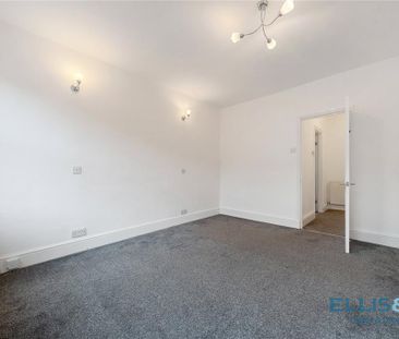 2 bedroom end of terrace house to rent - Photo 3