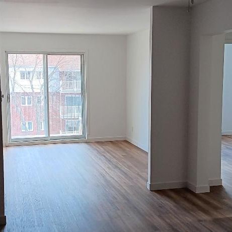 41/2, 51/2 Québec**Charlesbourg**Ascenseur**Béton**Rénové**Non fumeur**Libre décembre et janvier** à partir de 1060$/mois - Photo 1