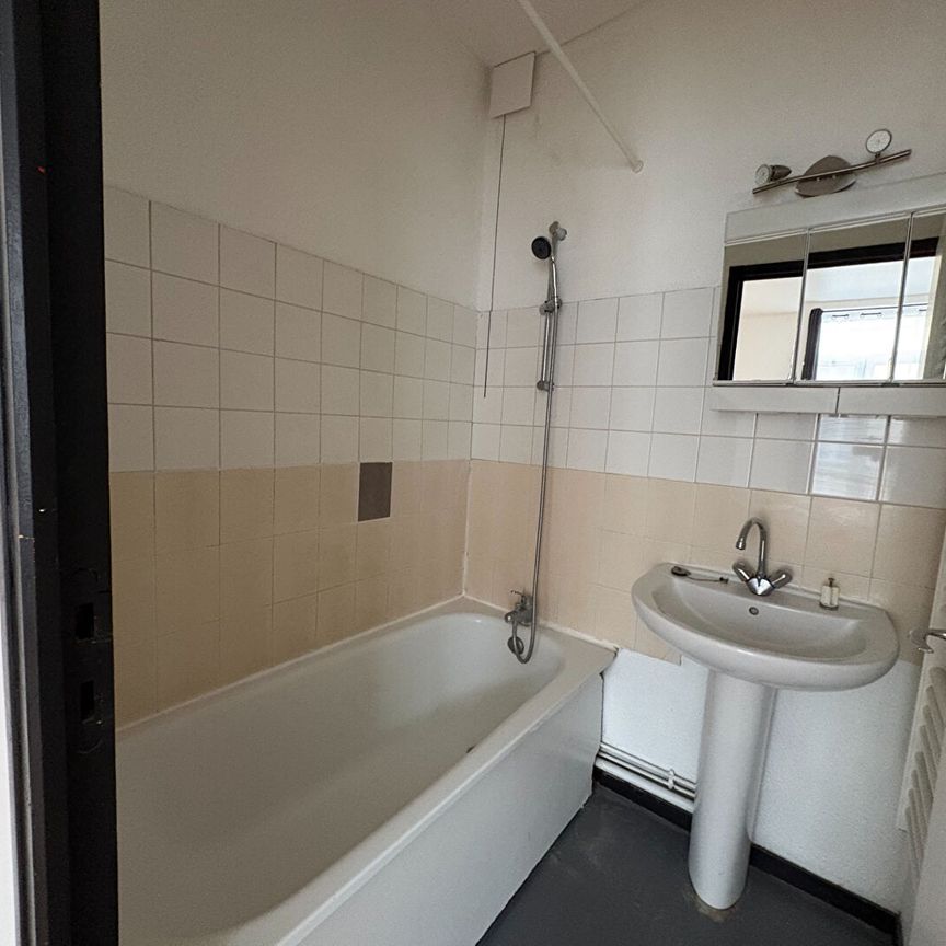 Appartement 1 pièce 25.67 m2 / RUE ADOLPHE réf G668-5 - Photo 1