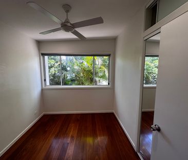 Charming Coastal Retreat - Photo 2