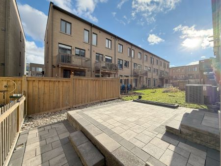 For Lease - 172 Squire Crescent, Oakville, Ontario - Photo 3